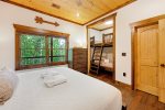 Mountain Echoes - Lower Level King Bedroom w/ bunks